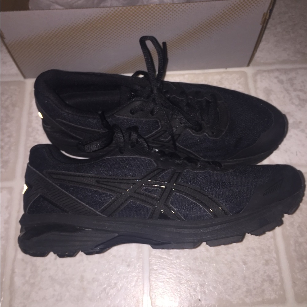 BRAND NEW BLACK ASICS SIZE 10 WOMENS